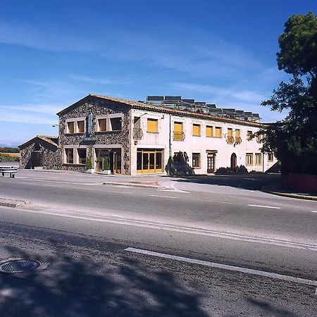 Hostal Mallorquines Riudarenes ภายนอก รูปภาพ